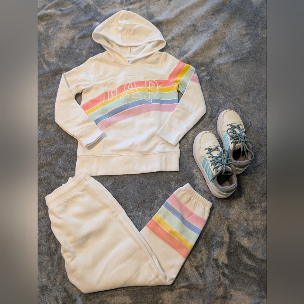 Like new girl Gap winter set with Adidas sneakers